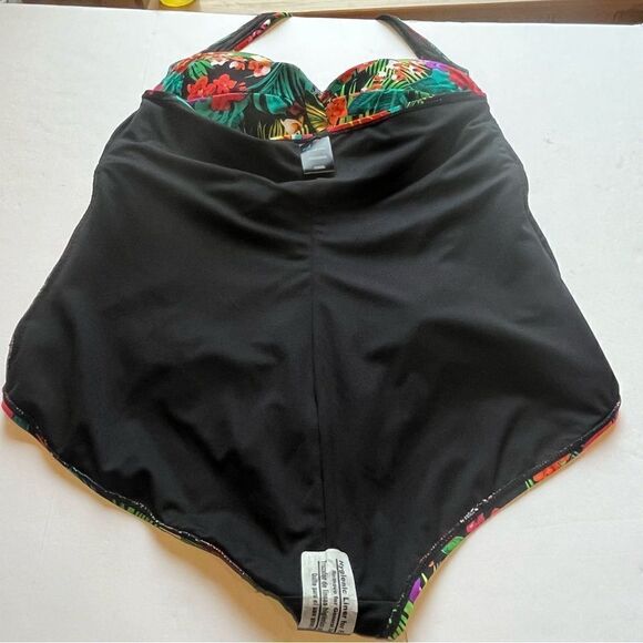 Catalina Women's One Piece Swim Suit Black/Red Floral Multi Size 3X (22W-24W) - Picture 11 of 11